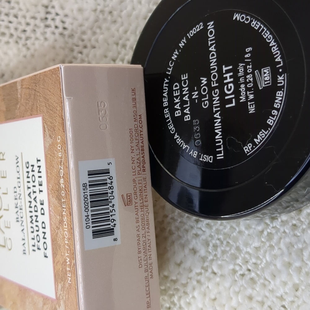 Laura Geller Baked Balance-N-Glow Foundation in Light, 8g/0.28oz - Picture 7 of 11